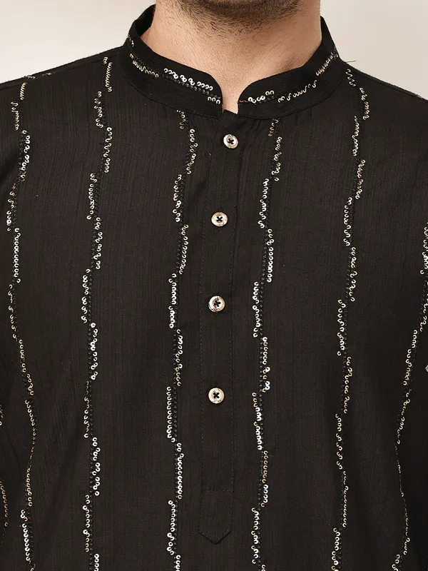 Black_Textured_Threadwork_Kurta_For_Men