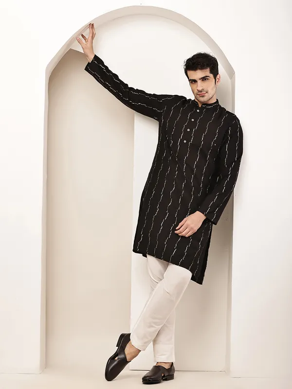 Black_Textured_Threadwork_Kurta_For_Men