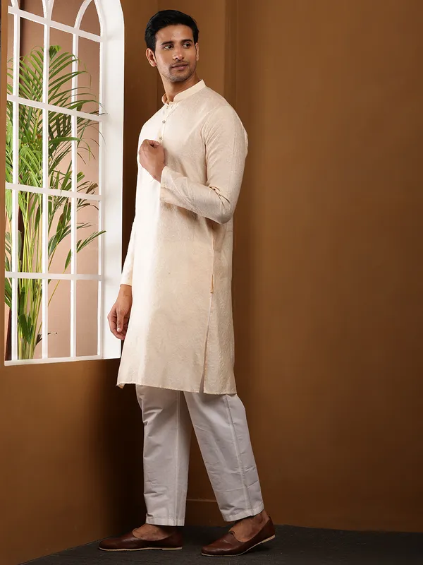Off-White_Cotton_Elegant_Textured_Finish_Kurta_For_Men