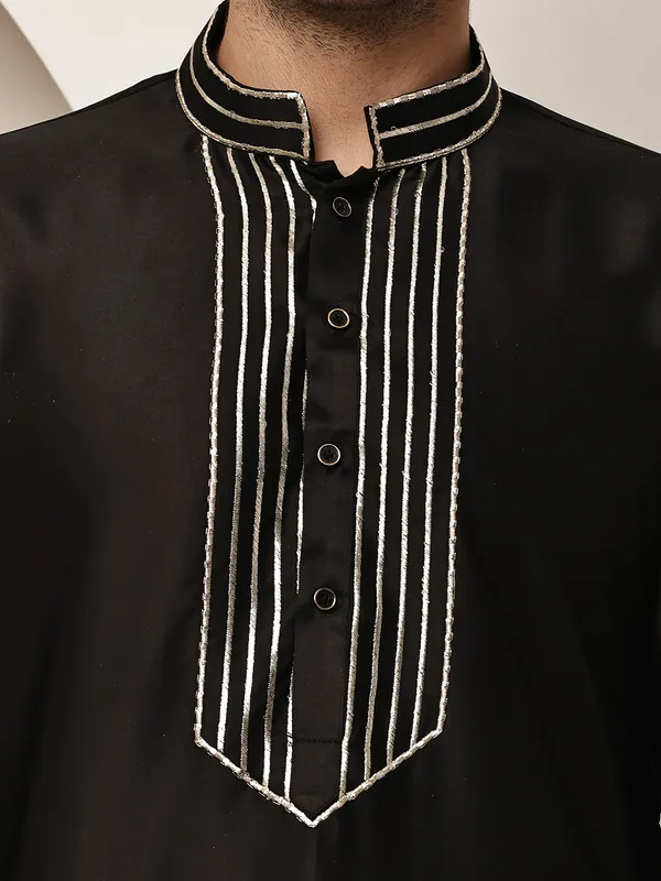 Black_Embroidered_Kurta_with_Contrast_Threadwork_&_Decorative_Motif_For_Men