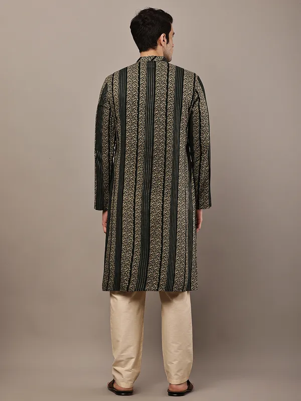 Bottle_Green_Textured_Threadwork_Kurta_with_Traditional_Off-White_Viscose_Pyjama_For_Men