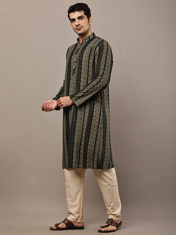 Bottle_Green_Textured_Threadwork_Kurta_with_Traditional_Off-White_Viscose_Pyjama_For_Men