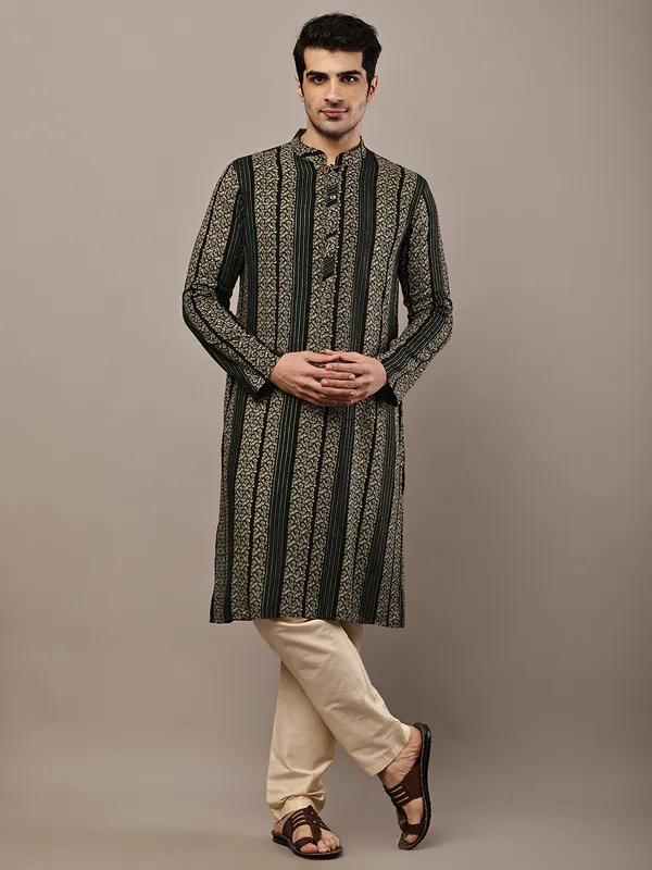 Bottle_Green_Textured_Threadwork_Kurta_with_Traditional_Off-White_Viscose_Pyjama_For_Men