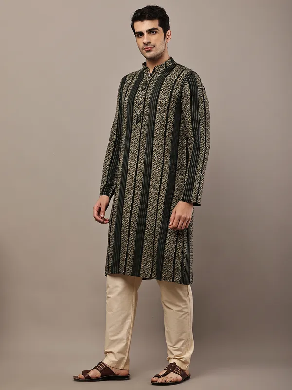 Bottle_Green_Textured_Threadwork_Kurta_with_Traditional_Off-White_Viscose_Pyjama_For_Men