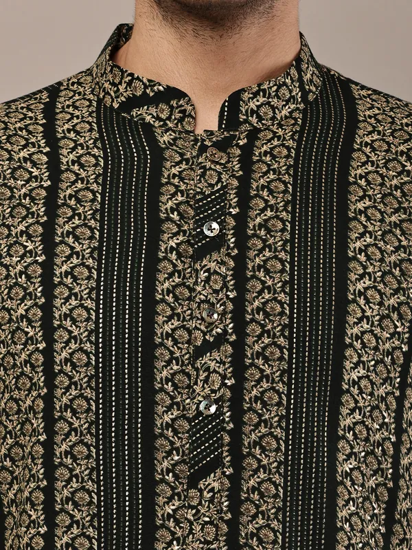 Bottle_Green_Textured_Threadwork_Kurta_with_Traditional_Off-White_Viscose_Pyjama_For_Men