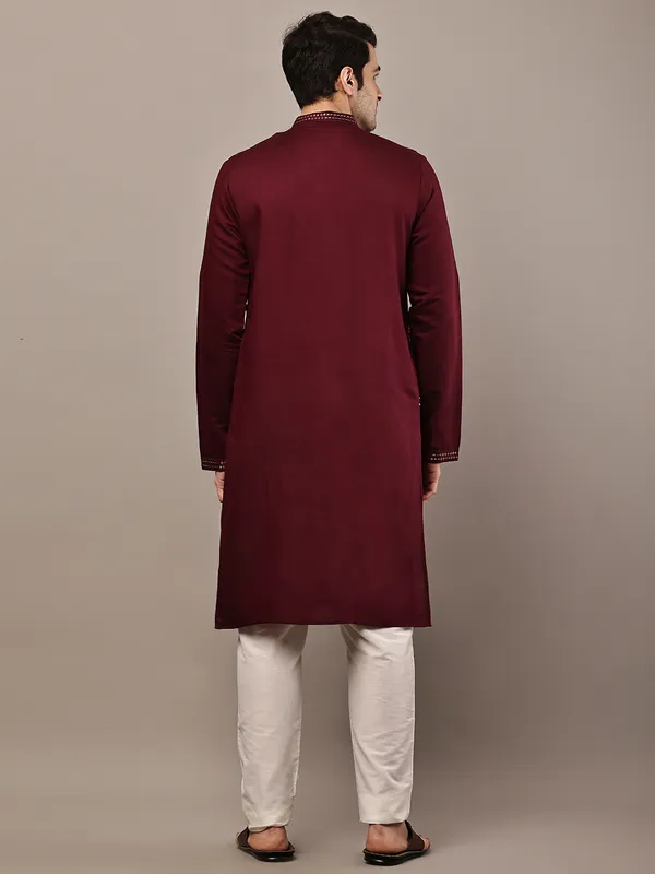 Ivory_Maroon_Textured_Threadwork_Kurta_For_Men