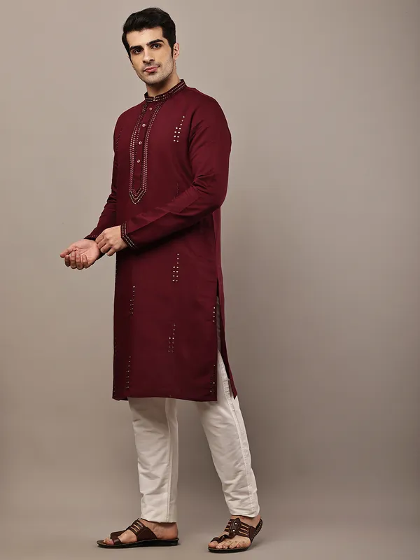 Ivory_Maroon_Textured_Threadwork_Kurta_For_Men