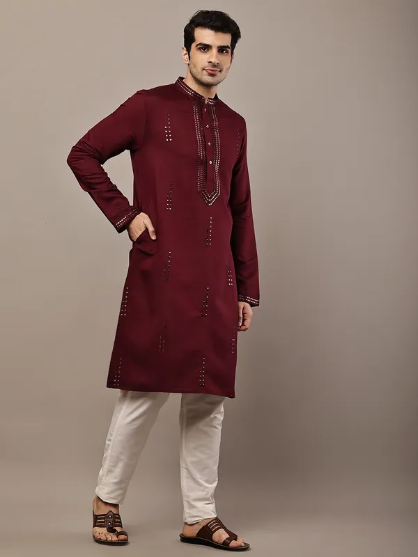 Ivory_Maroon_Textured_Threadwork_Kurta_For_Men