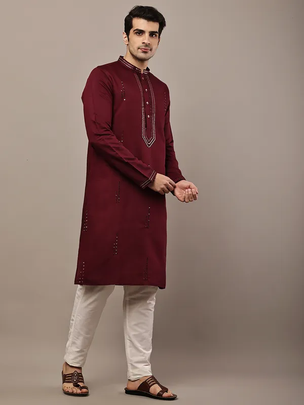 Ivory_Maroon_Textured_Threadwork_Kurta_For_Men