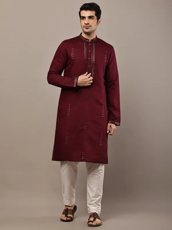 Ivory_Maroon_Textured_Threadwork_Kurta_For_Men