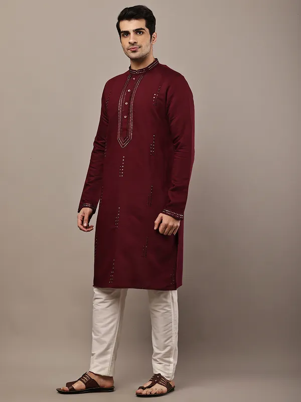 Ivory_Maroon_Textured_Threadwork_Kurta_For_Men