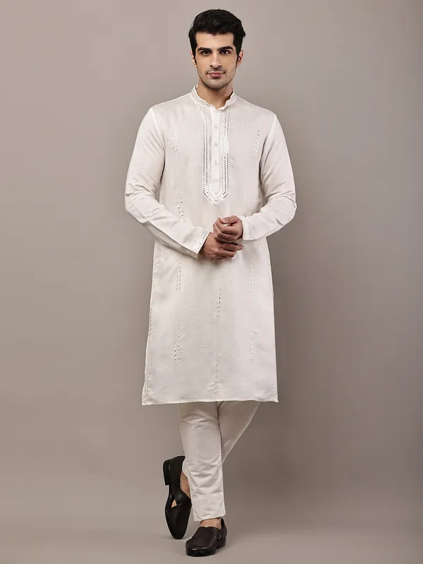 Ivory_White_Textured_Threadwork_Kurta_For_Men