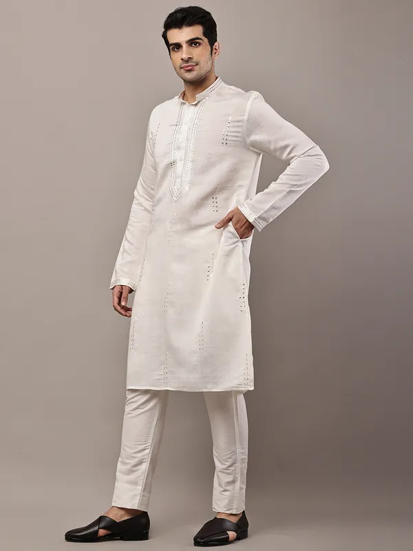 Ivory_White_Textured_Threadwork_Kurta_For_Men