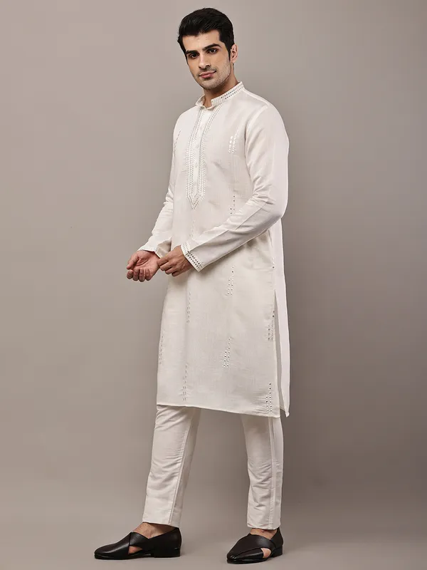 Ivory_White_Textured_Threadwork_Kurta_For_Men
