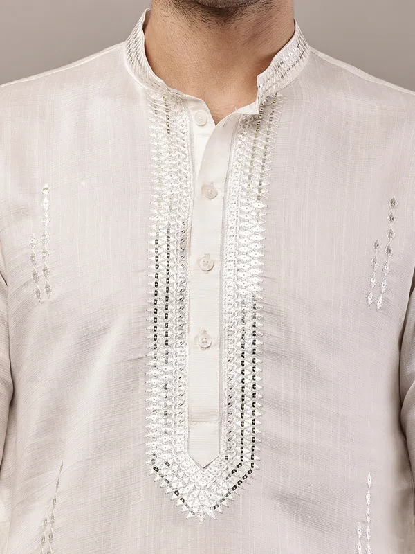 Ivory_White_Textured_Threadwork_Kurta_For_Men