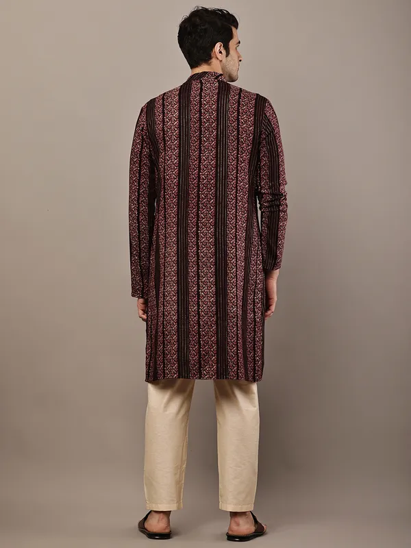 Maroon_Textured_Ethnic_Print_Kurta_For_Men