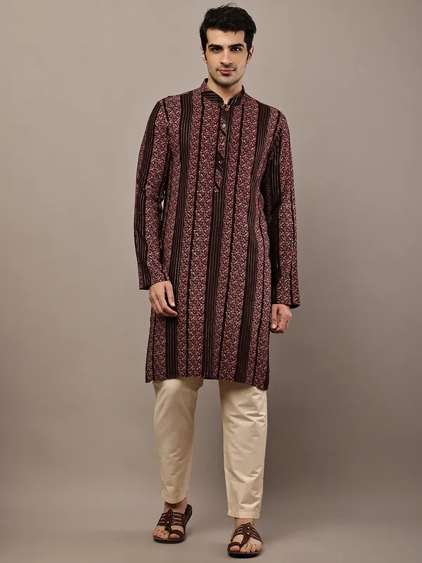 Maroon_Textured_Ethnic_Print_Kurta_For_Men