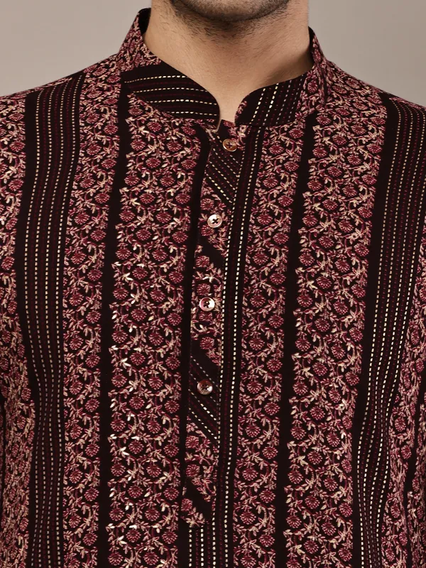 Maroon_Textured_Ethnic_Print_Kurta_For_Men