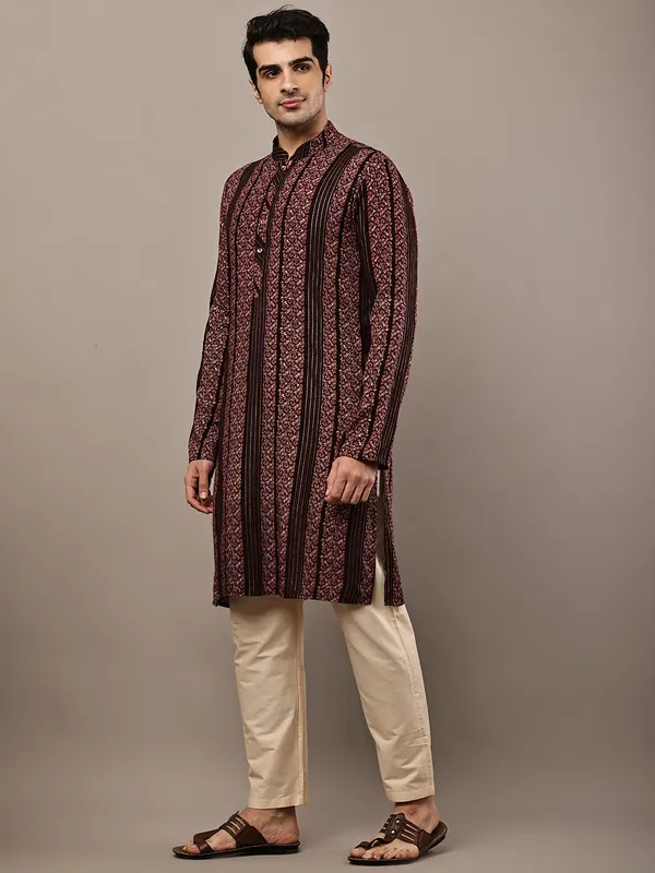 Maroon_Textured_Ethnic_Print_Kurta_For_Men