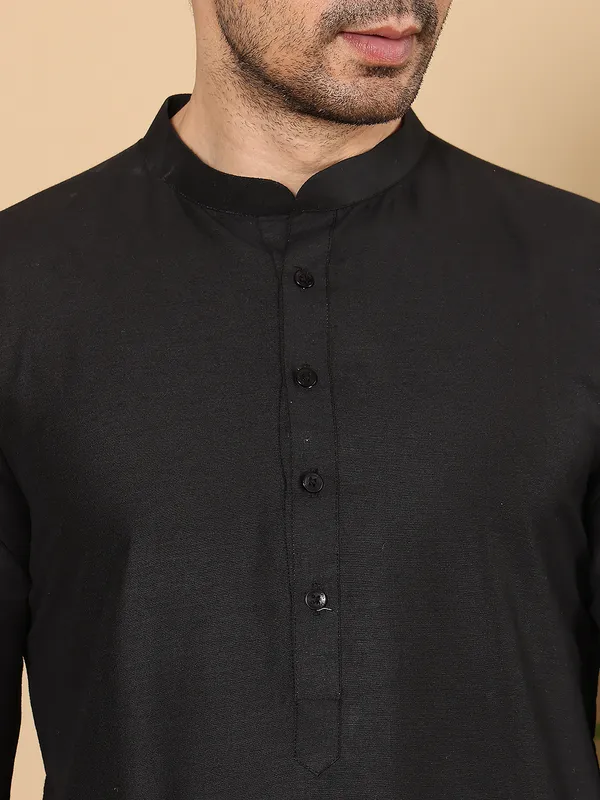 Black_Straight_Viscose_Silk_Slub_Effect_Kurta_For_Men