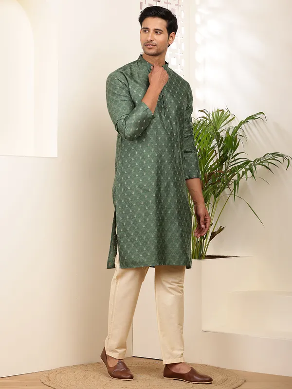 Dark_Green_Cotton_Floral_Print_Design_Kurta_For_Men