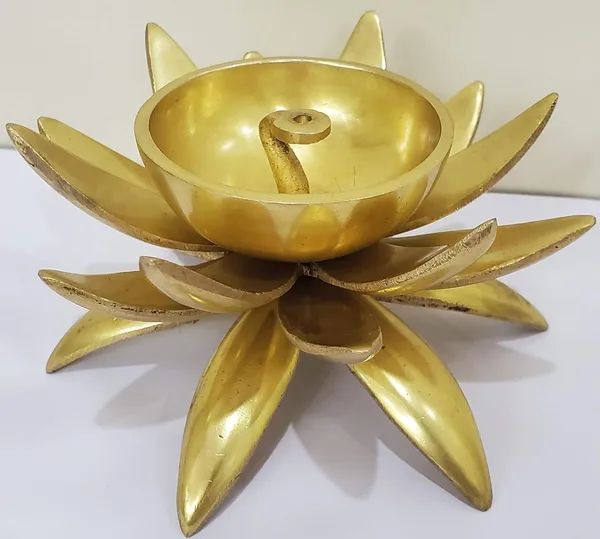 Brass_Lotus_Shape_Diya_With_Decorative_Details