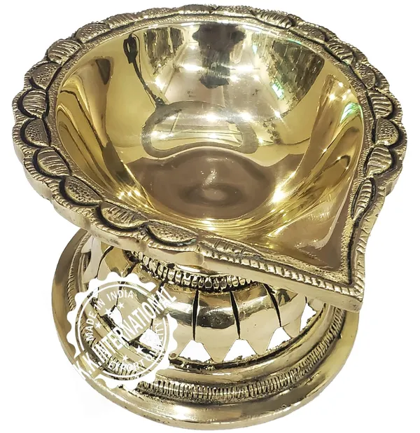 Pure_Brass_Traditional_Decorative_Diya_For_Home_Decor_|_Handcrafted_Oil_Lamp_|_Festival_Gift_Item