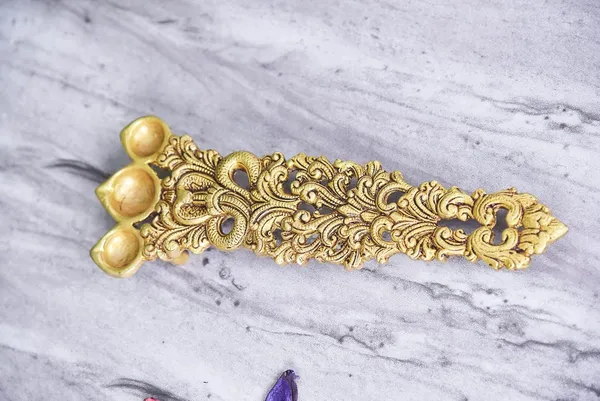 Brass_Aarti_Diya_Handle_For_Temple_And_Home_Decor