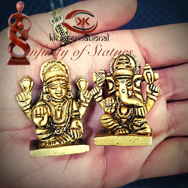 Portable_Laxmi_Ganesh_Idol_–_Brass_Finish_For_Car_&_Gifting_(3_CM,_140_G)