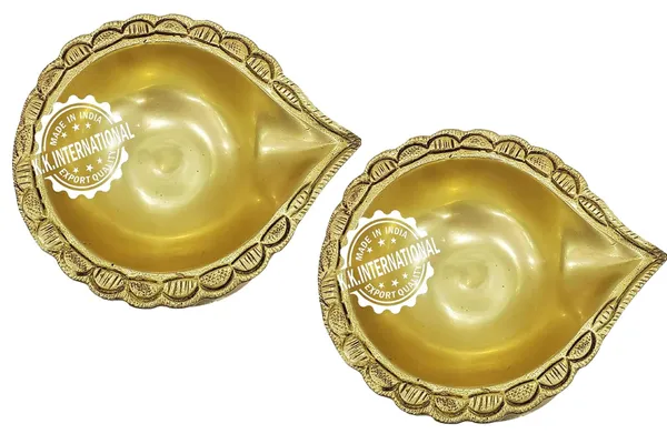 Brass_Diya_For_Living_Room_Office_Antique_Decorative_Gifts_(Pack_Of_2)