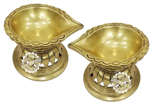 Brass_Diya_For_Living_Room_Office_Antique_Decorative_Gifts_(Pack_Of_2)