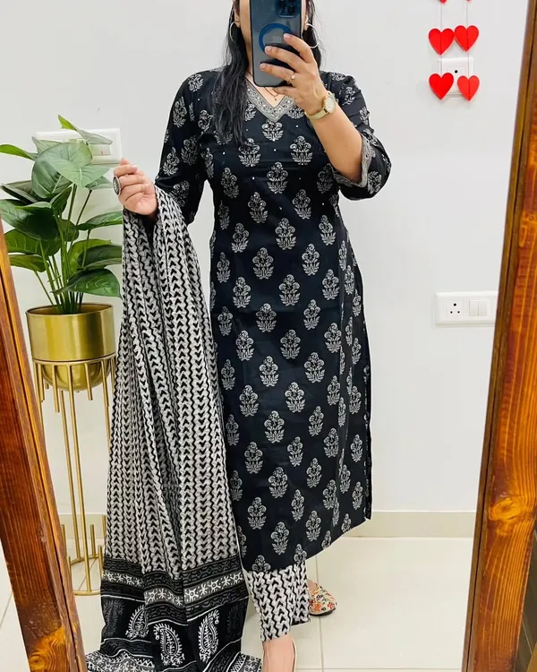 Black_&_White_Floral_Print_Kurta_Set_with_Dupatta
