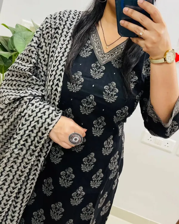 Black_&_White_Floral_Print_Kurta_Set_with_Dupatta