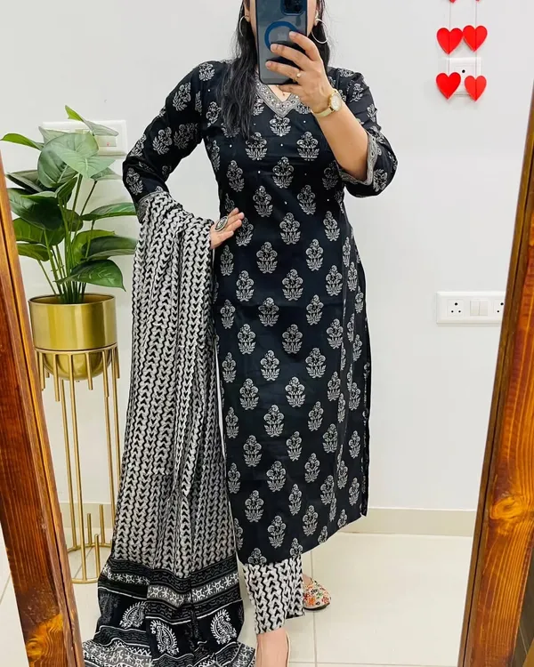 Black_&_White_Floral_Print_Kurta_Set_with_Dupatta