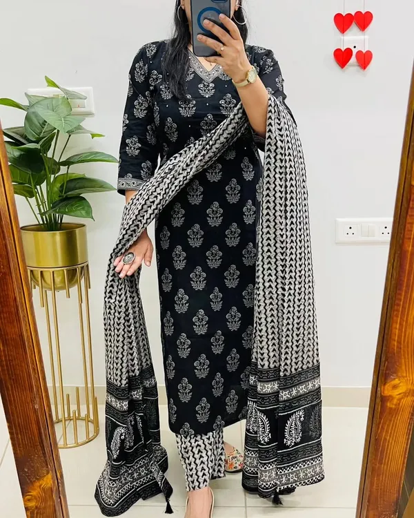 Black_&_White_Floral_Print_Kurta_Set_with_Dupatta