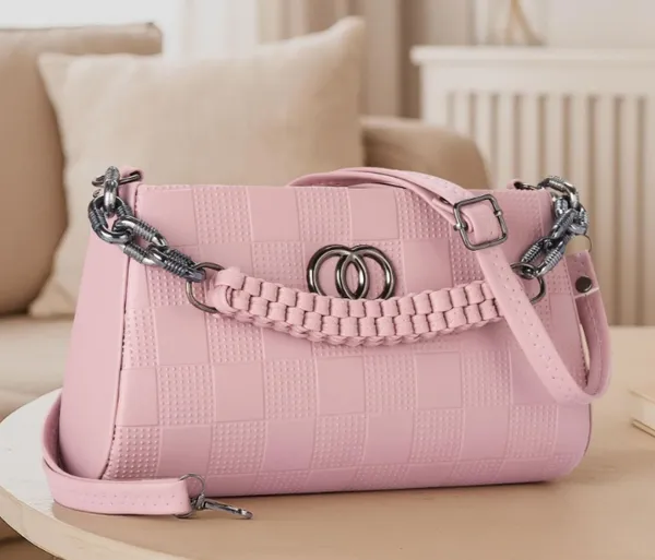 Chic_Textured_Pink_Shoulder_Handbag_with_Chain_Detail