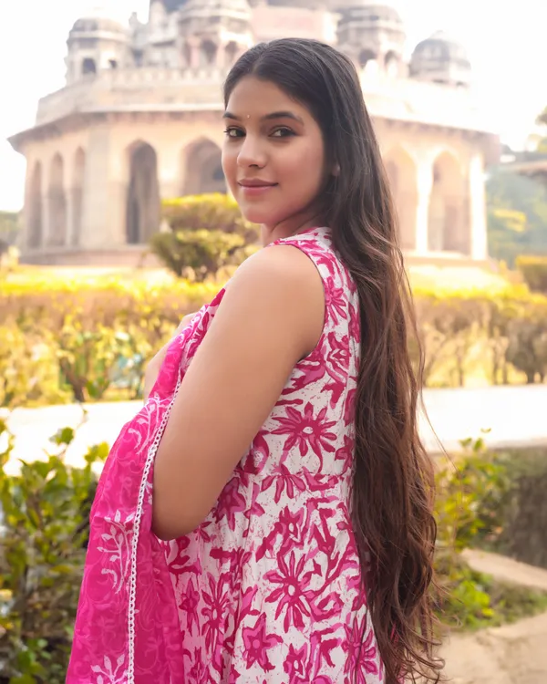 Pink_sleeveless_cotton_printed_suit_set_with_dupatta,_3pc,_TK171