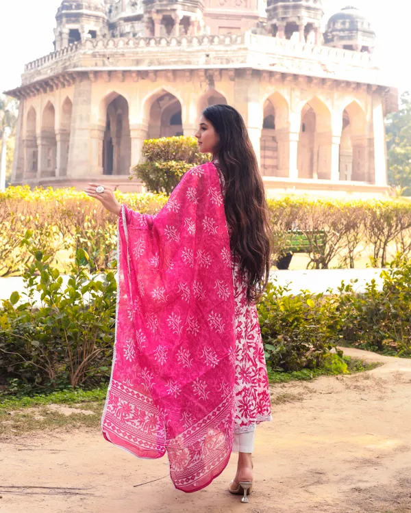 Pink_sleeveless_cotton_printed_suit_set_with_dupatta,_3pc,_TK171