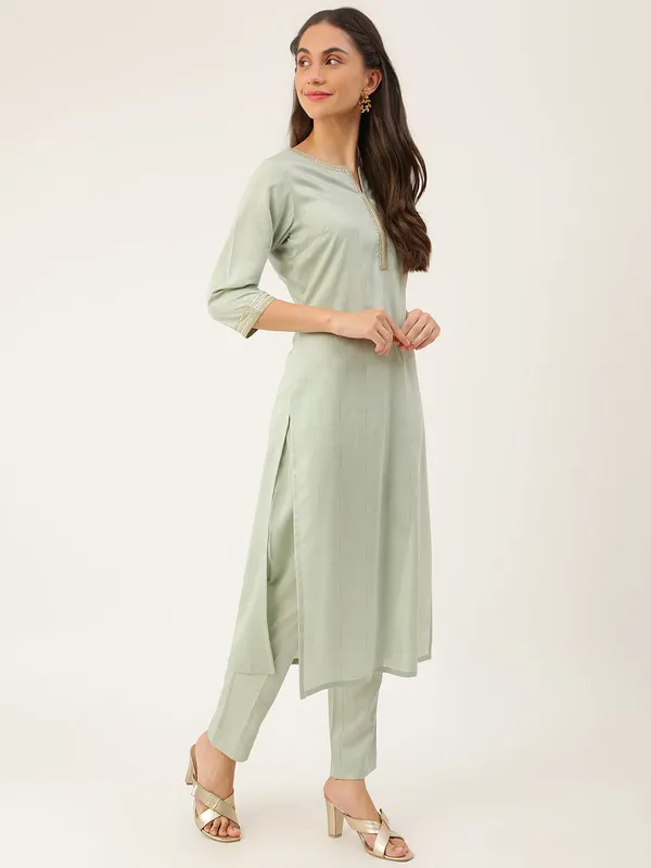 Green_Viscose_Premium_&_Elegant_Kurta_&_Pant_Set_With_Dupatta_For_Women_&_Girls