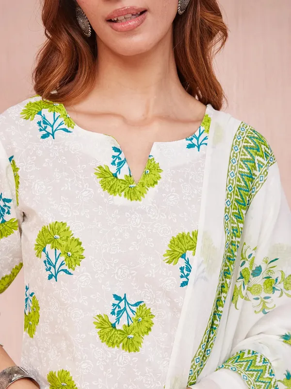 Green_&_White_Cotton_Premium_&_Elegant_Kurta_&_Pant_Set_With_Dupatta_For_Women_&_Girls