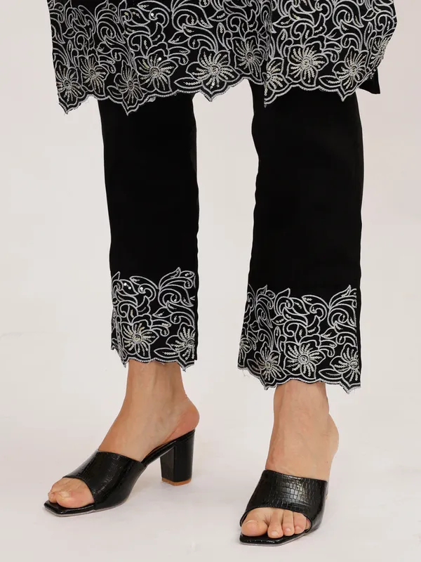 Black_Silk_Premium_&_Elegant_Kurta_&_Pant_Set_With_Dupatta_For_Women_&_Girls