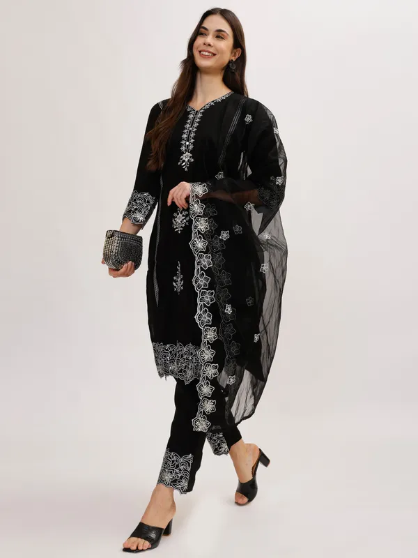 Black_Silk_Premium_&_Elegant_Kurta_&_Pant_Set_With_Dupatta_For_Women_&_Girls