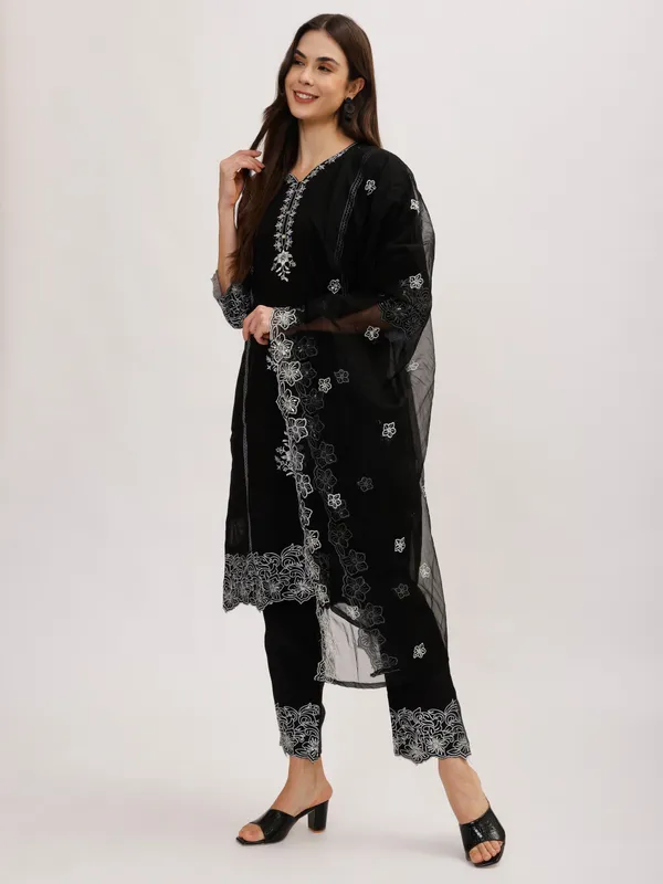 Black_Silk_Premium_&_Elegant_Kurta_&_Pant_Set_With_Dupatta_For_Women_&_Girls