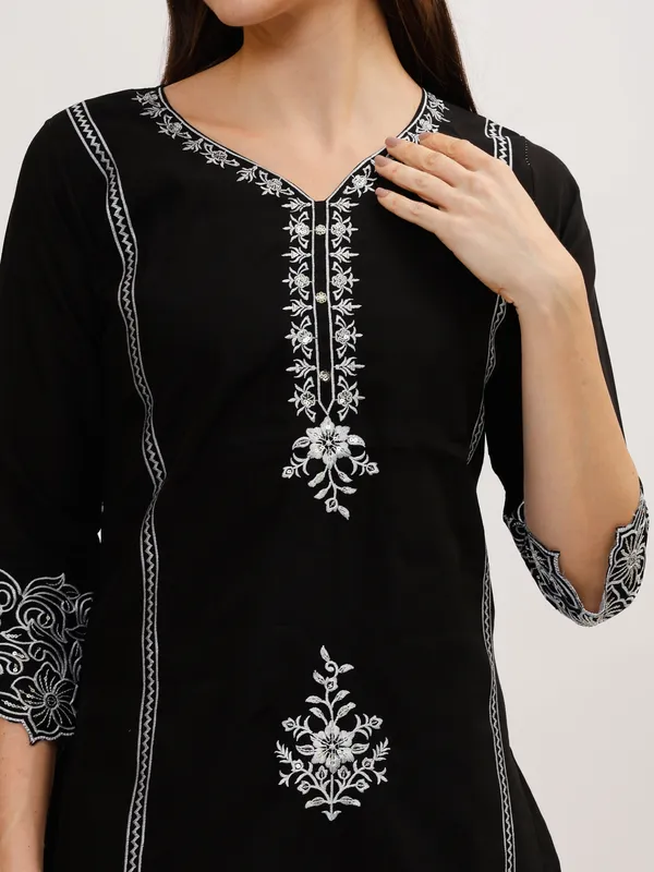 Black_Silk_Premium_&_Elegant_Kurta_&_Pant_Set_With_Dupatta_For_Women_&_Girls