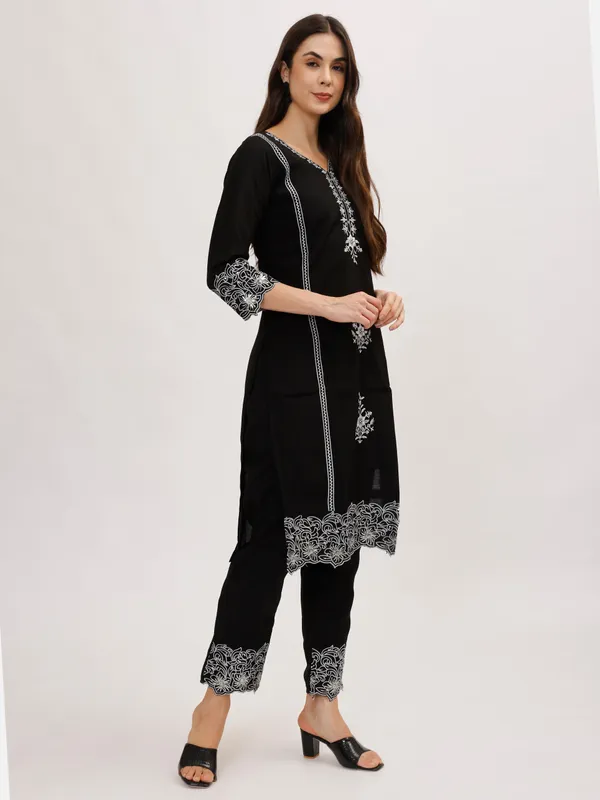 Black_Silk_Premium_&_Elegant_Kurta_&_Pant_Set_With_Dupatta_For_Women_&_Girls