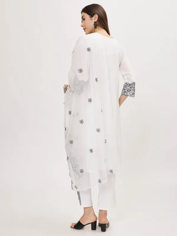 White_Silk_Premium_&_Elegant_Kurta_&_Pant_Set_With_Dupatta_For_Women_&_Girls