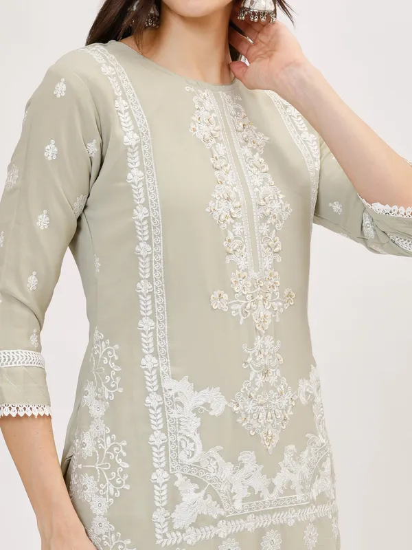 Green_Cotton_Premium_&_Elegant_Kurta_&_Pant_Set_With_Dupatta_For_Women_&_Girls