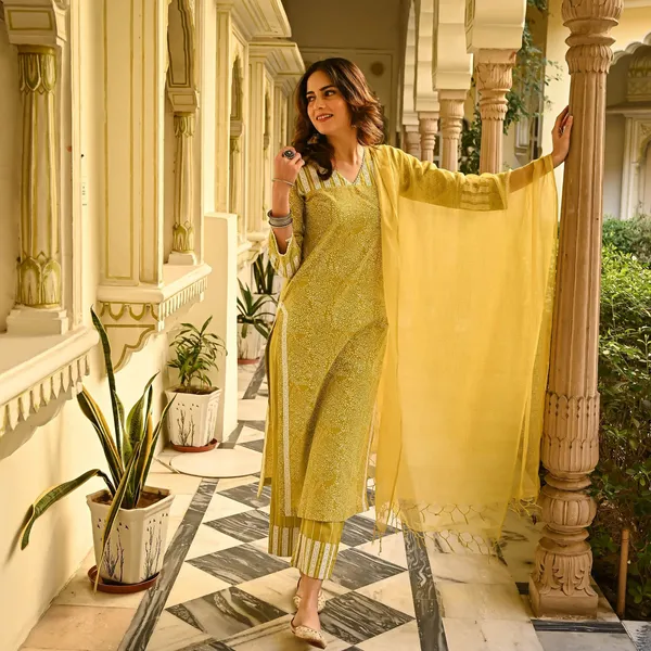 Yellow_Viscose_Premium_&_Elegant_Kurta_&_Dupatta_Set_For_Women_&_Girls