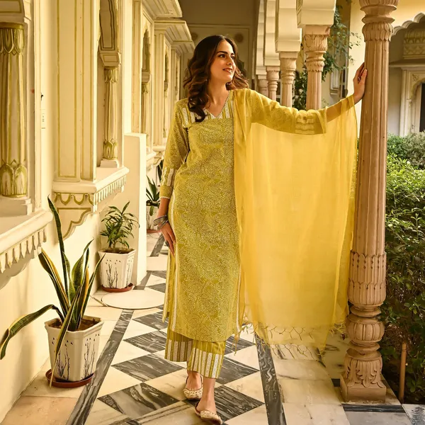 Yellow_Viscose_Premium_&_Elegant_Kurta_&_Dupatta_Set_For_Women_&_Girls