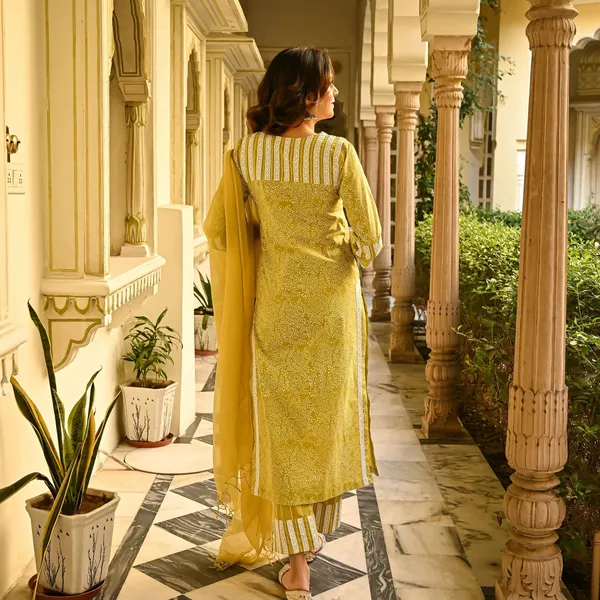 Yellow_Viscose_Premium_&_Elegant_Kurta_&_Dupatta_Set_For_Women_&_Girls